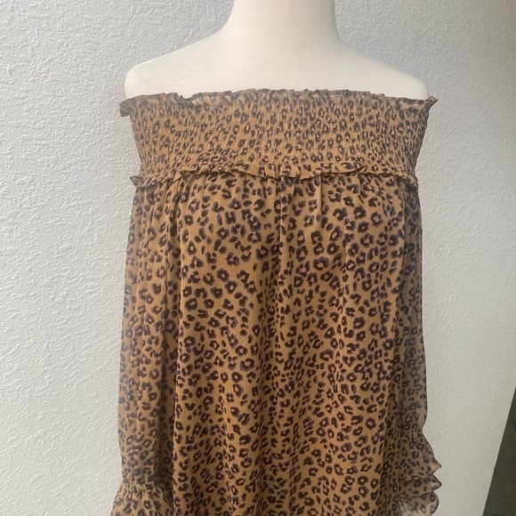Cece Smocked Off Shoulder 3/4 Tiered Ruffled Cuffs Sleeve Size M NWT - Picture 1 of 13